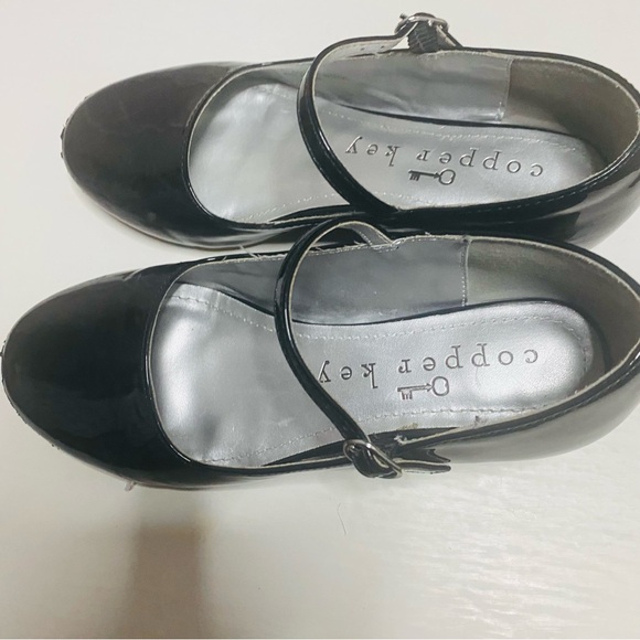 Girls black patent leather shoes size 1m - Picture 6 of 11